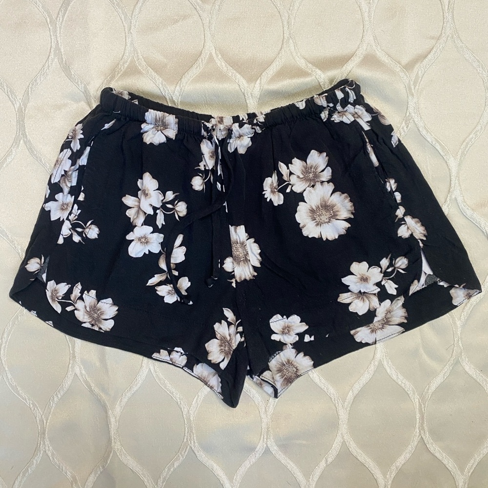 Brandy Melville - Black Floral Women's Athletic Shorts